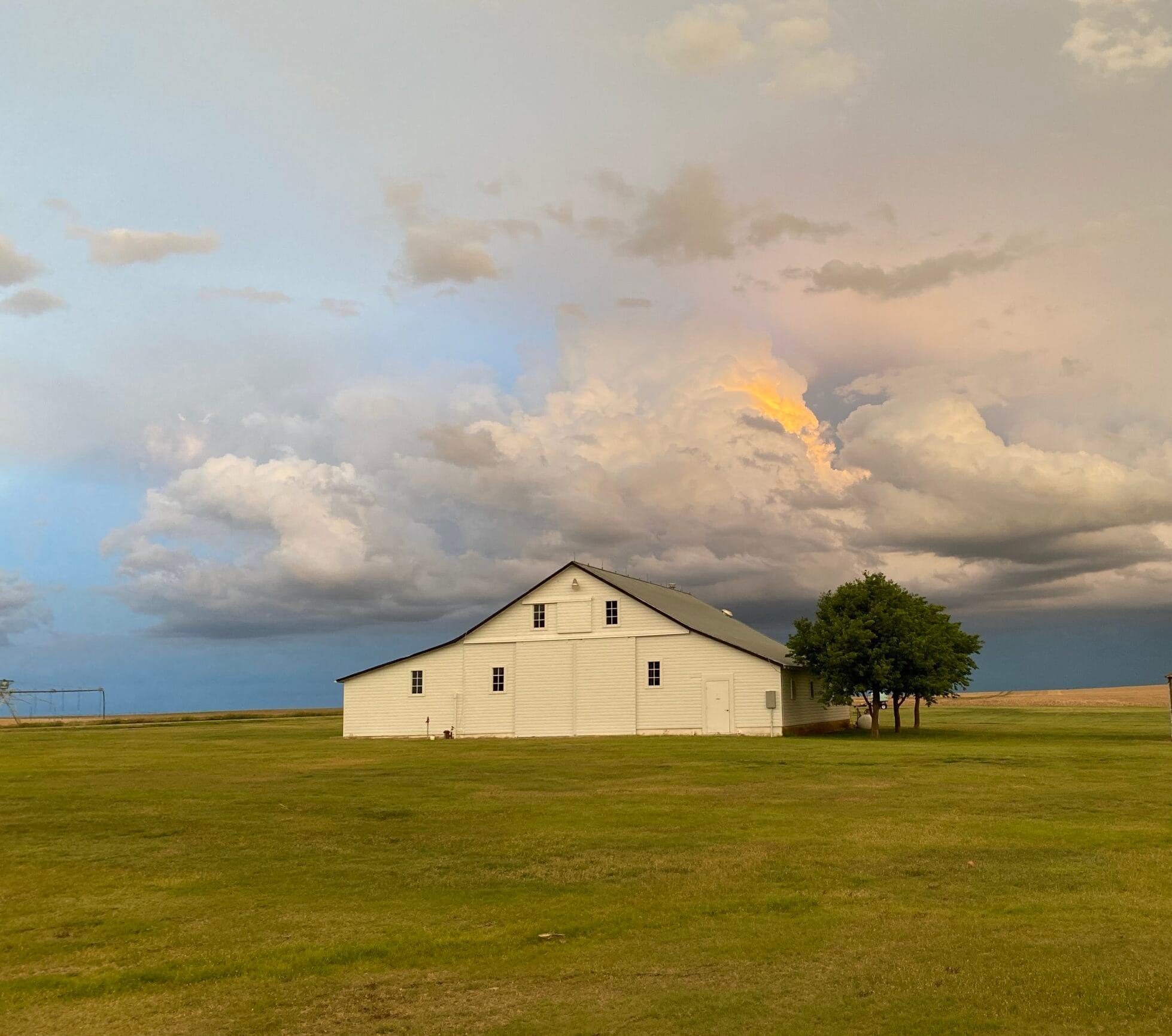 A prairie barn beneath a gorgeous sky.
